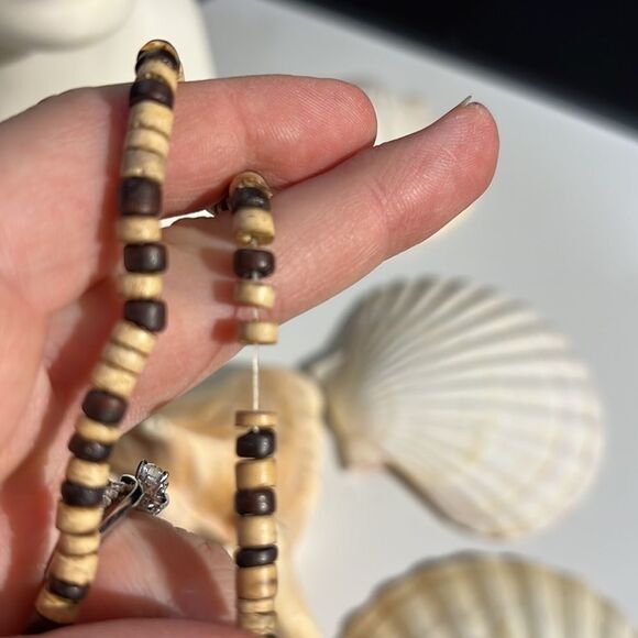 Charming Stretch Wood Bead Necklace - Effortless Elegance - Picture 5 of 9